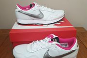 New Nike MD size 4uk