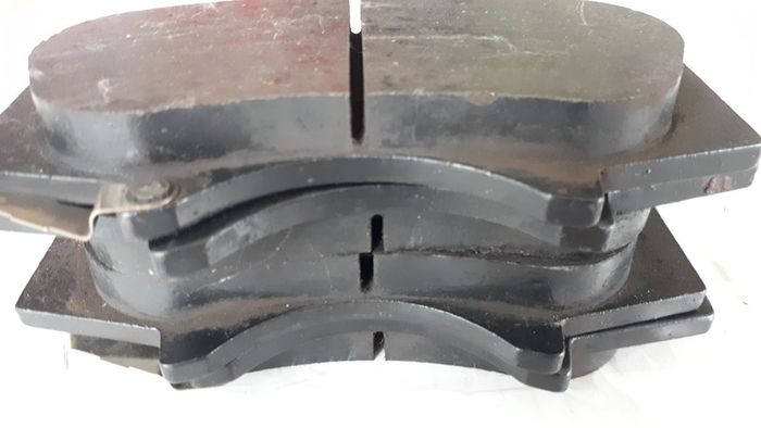 Front brake pads for Land Cruiser
