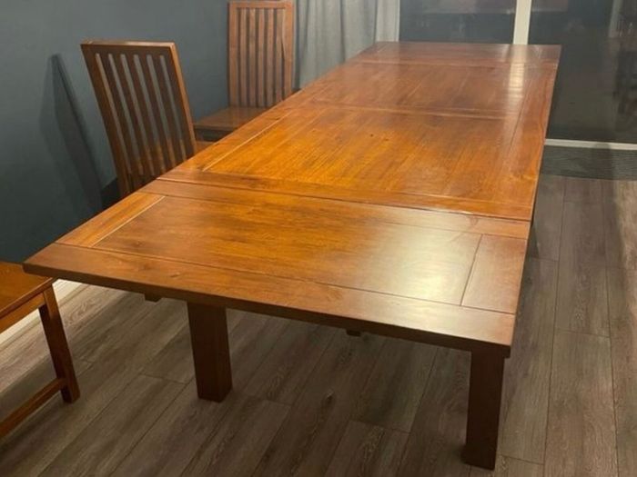 Solid table