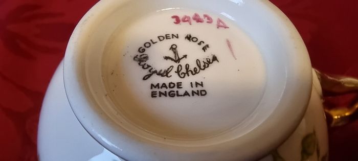 For Collectors Vintage Mixed Royal Chelsea Golden Rose And Aynsley Fine Bone China Gold Gilt Cabinet Dou Teacup And Saucer Set Made In England