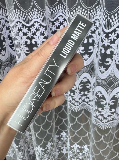 Huda Beauty Liquid Matte Lipstick - FAMOUS - New & Sealed