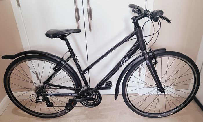 Ladies giant liv road bike in new condition
