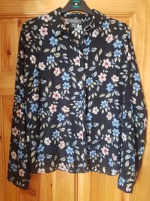 Ladies long sleeved light blouse size 14