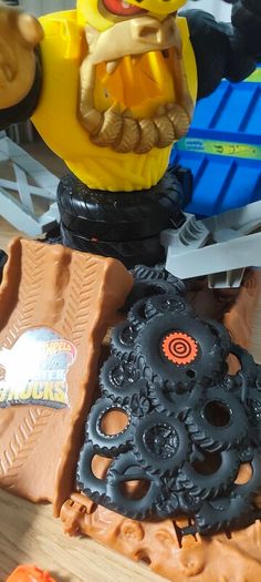 Hot Wheels Mega Wrex Vs Crushzilla Takedown