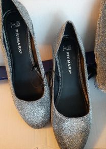 new silver bag tag attached