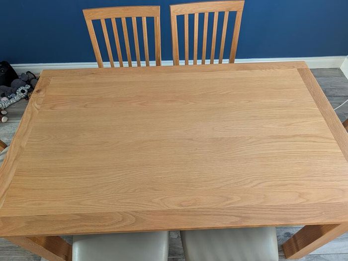 Oak kitchen table & 6 matching chairs