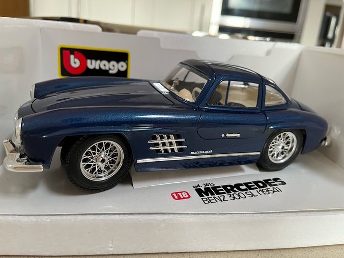 Mercedes  300 SL Gullwing Scale 1/18 Burago