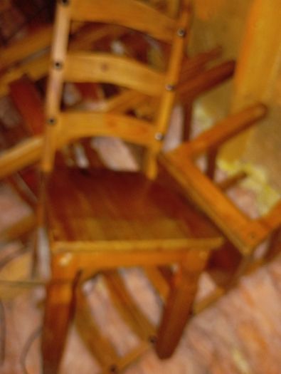 Expandable Table with matching 6 chairs