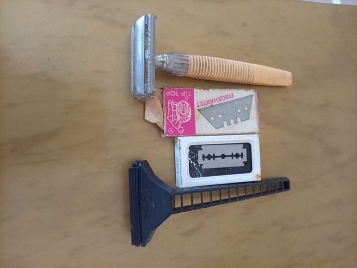 Vintage Gillette Slim Twist Razor & Shaving Bundle