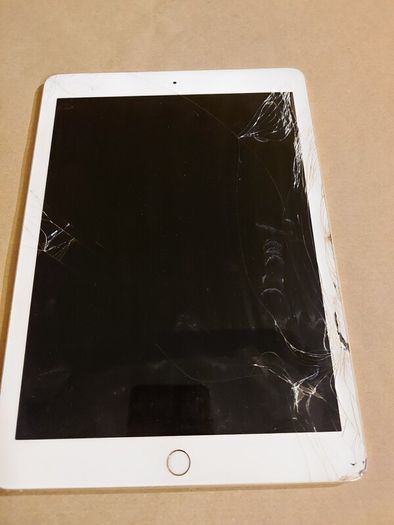 Bundle Of Apple Devices For Parts - Iphones - Ipad - Macbook