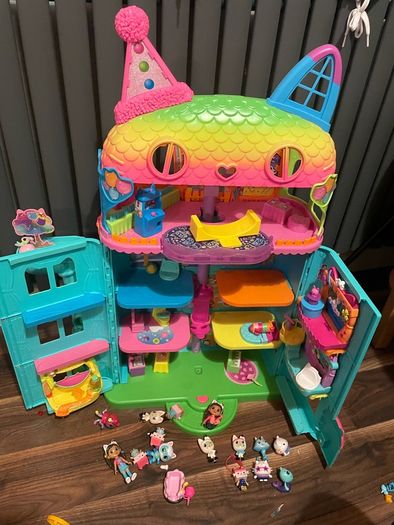 Gabby Doll house & accessories