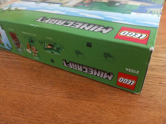Brand New Lego Minecraft The Turtle Beach House Set