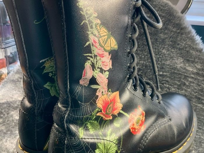 Dr Martens / Docs 1490 , Size 5, Wild Botanics Floral in Multi