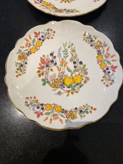 Aynsley 8.5 inch Somerset plates stunning