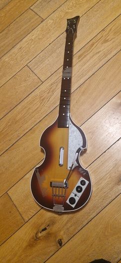 Wii rock band BEATLES hofner bass