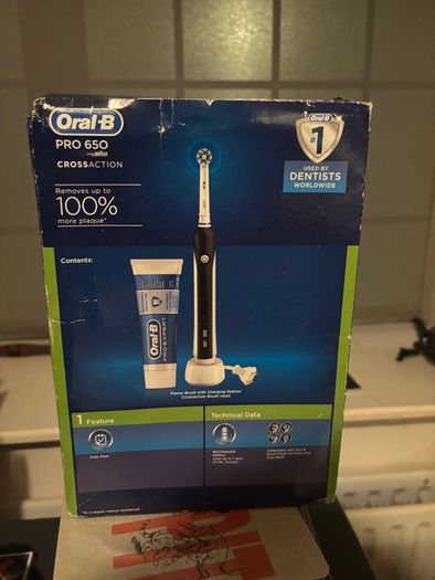 Oral-B Pro 650 Electric Tootbrush (Black)