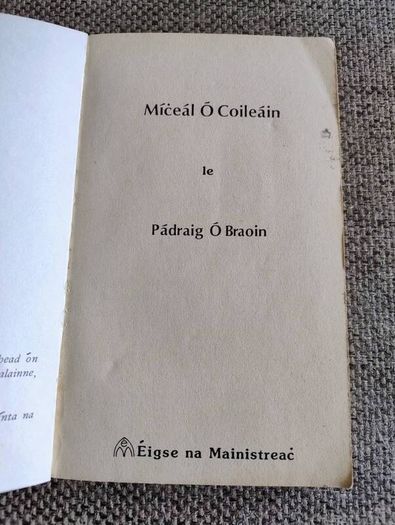 Miceal O Coileain Michael Collins le Padraig O Braoin 1985 Eigse na Mainistreac in very good condition with some wear to the cover see all photos a very scarce book with a small publication FREE TRACKED POSTAGE INCLUDED