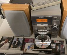 Sony Minidisc CMT-CP33MD Mini Hi-Fi System with Speakers