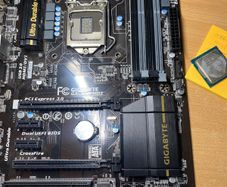 pc motherboard