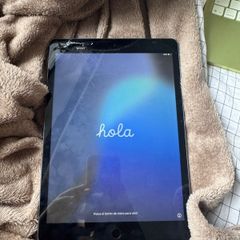 iPad 7th Gen (working but screen needs replacing)