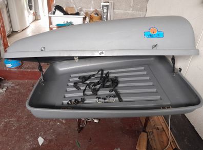 Roof box