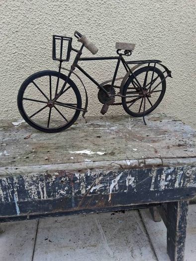 Large delivery bicycle ornament