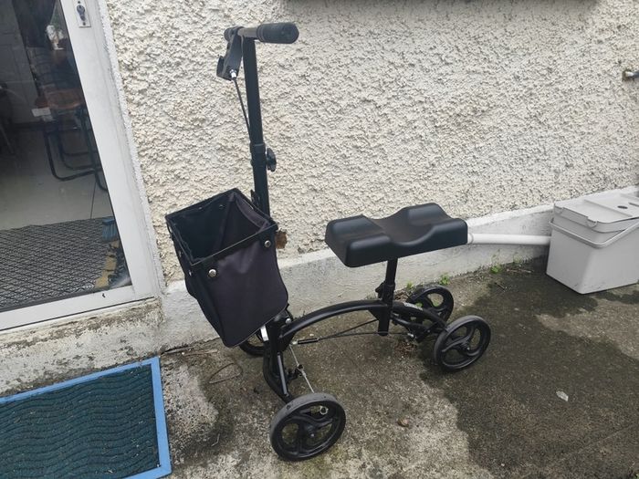 Knee scooter