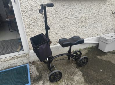Knee scooter