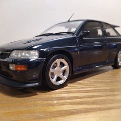 Ford Escort RS Cosworth 1992 Dark Blue Metallic RHD 1/18 New in Box