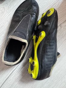 Kids soccer boots UK 2 EU 34