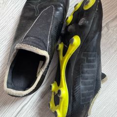 Kids soccer boots UK 2 EU 34