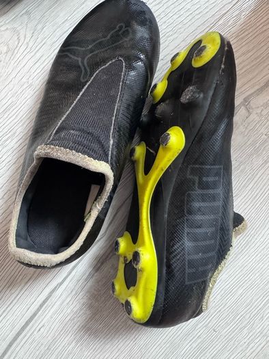 Kids soccer boots UK 2 EU 34