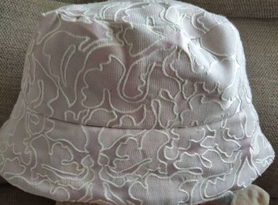 Geogeous Little Girls Handmade In Ireland  Sun hat New
