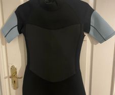 wetsuit size 14 brand new