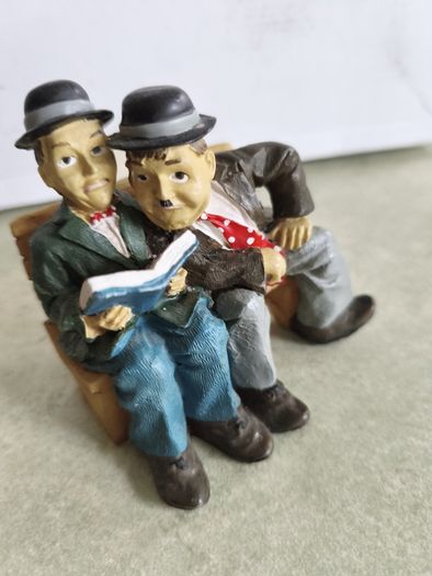 Extremely Rare! Laurel and Hardy Reading a Book Figurine Statue