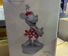 Disney Minnie Mouse Figure