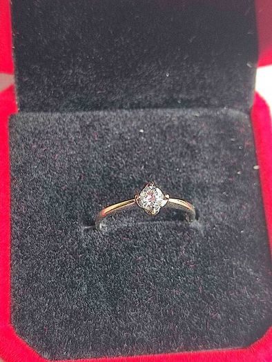 Small size: 18 CT Gold Diamond ring 450 euro and  18 CT Diamond, Iolite ring 450 euro