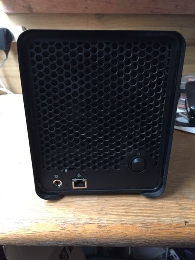 Drobo FS 5-bay Server Hard drive unit Network attached storage