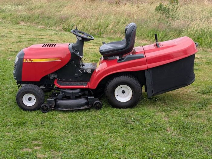 Ride on lawnmower