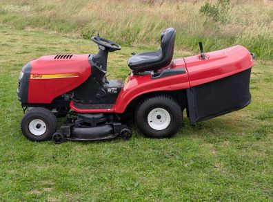 Ride on lawnmower