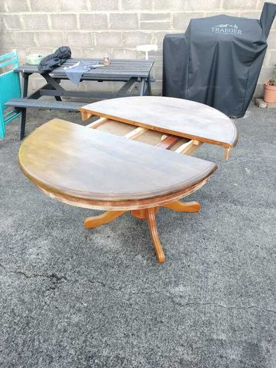 Round Dining Table + 6 chairs