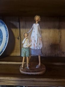 mother & daughter figure