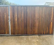 Large Gate with pedestrian access door, lock, keys