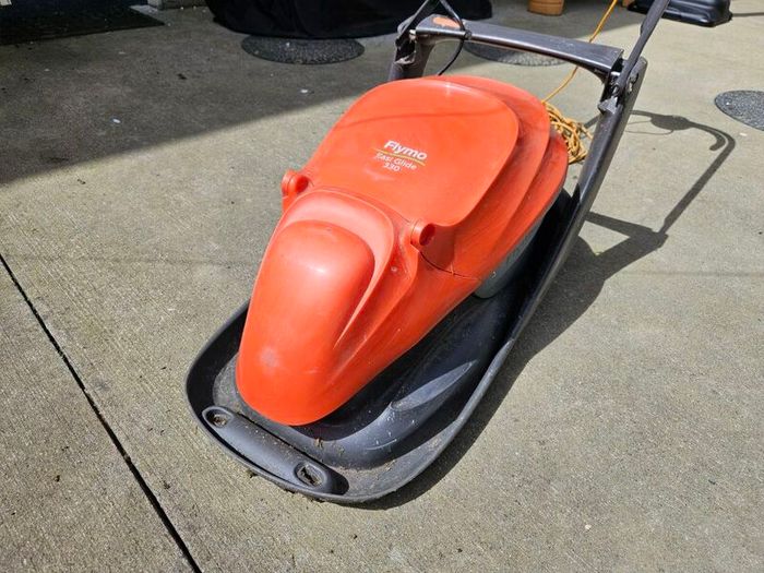 Flymo Easi Glide 330