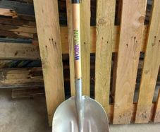 Grain shovel