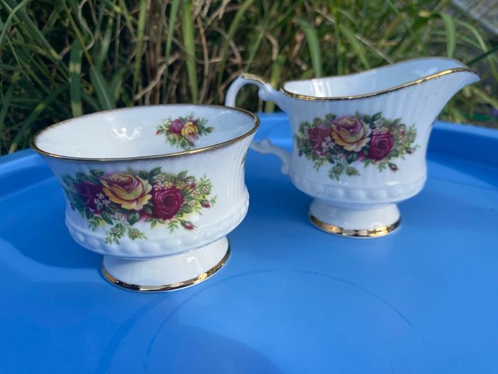 Elizabethan bone china sugar bowl and milk jug