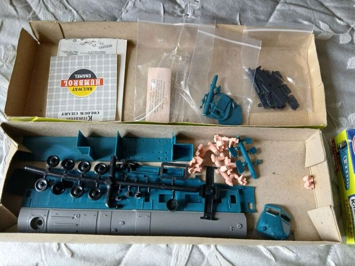 Kitmaster 00 gauge train kits