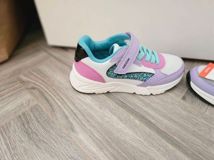 Girls trainers