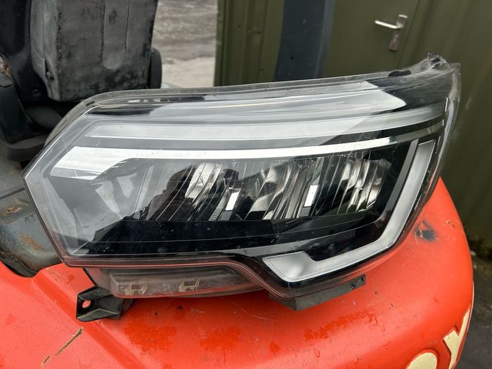 2023 Renault traffic led headlight
