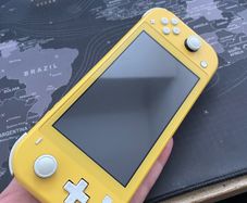 Nintendo Switch Lite (Yellow)